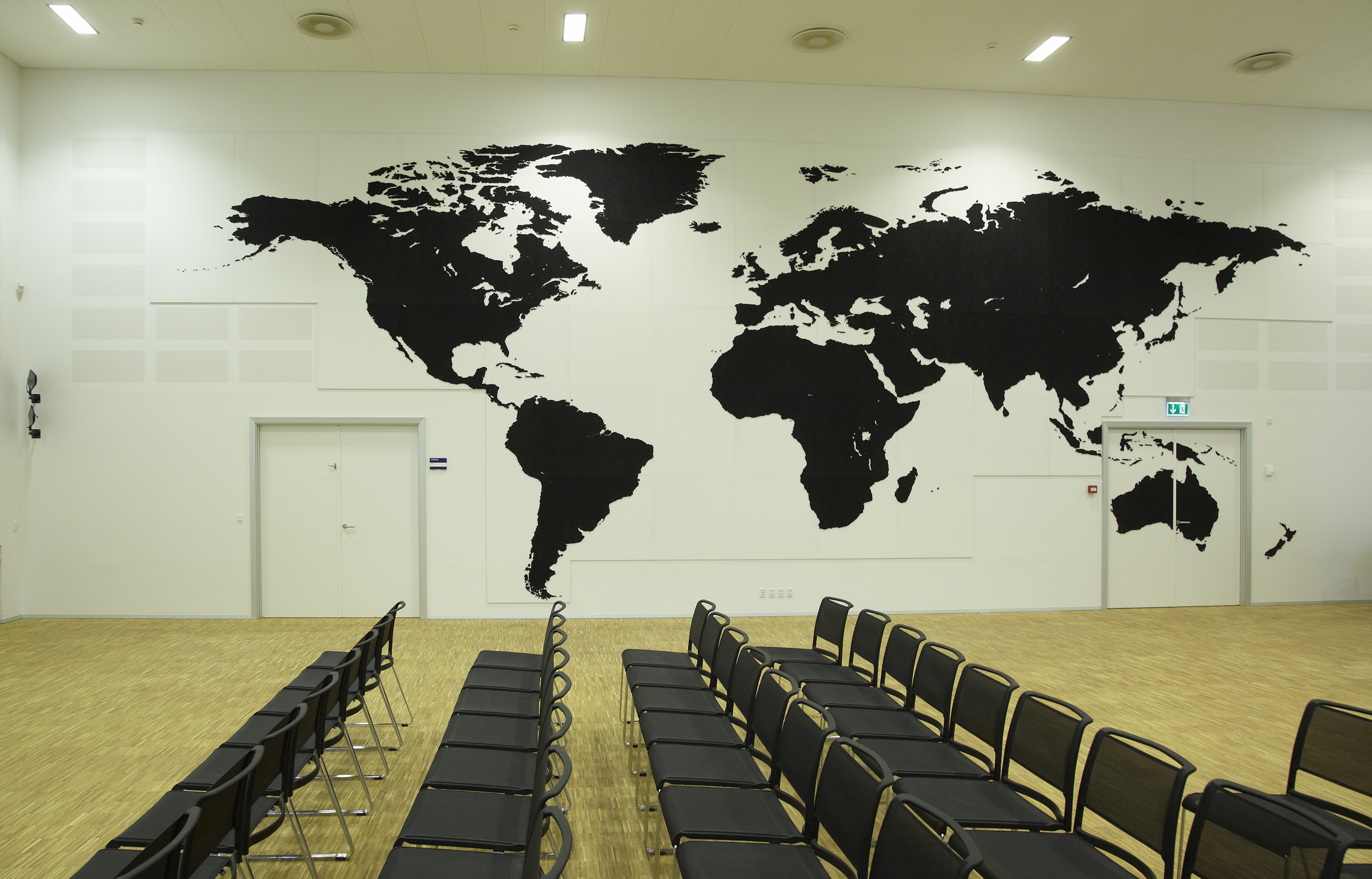 fraster, filt, opklæbning, akustik, uld filt, inspiration, design, indretning, filttavle, udsmykning, opklæbet filt, filt på væg, limet filt, vægfilt, filtfarve, dekoration